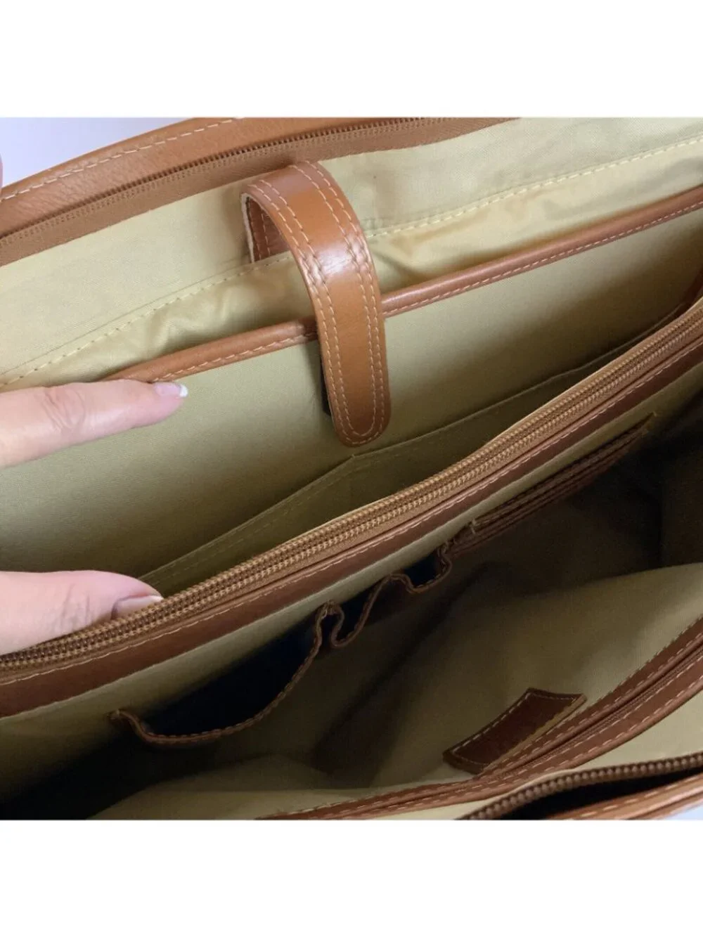 Piel Womens Leather Briefcase Tote Camel Laptop Bag Multiple Pockets Executive